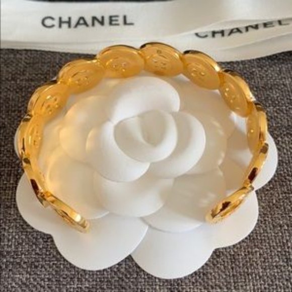 NIB Chanel 20A Paris Button Cuff Bracelet - Picture 7 of 12